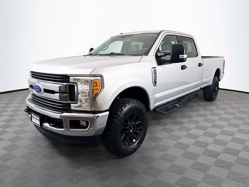 Used 2017 Ford F250 XLT w/ FX4 Off-Road Package AWD/4WD image 3
