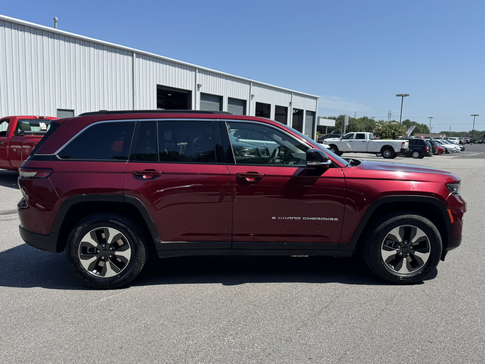 Used 2024 Jeep Grand Cherokee Limited 4xe AWD/4WD image 4