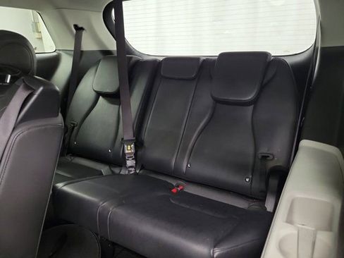 Used 2024 Kia Carnival LX FWD image 11