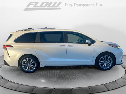 Used 2023 Toyota Sienna Platinum image 9