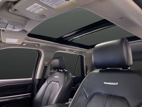 Used 2019 Ford Expedition Platinum image 7