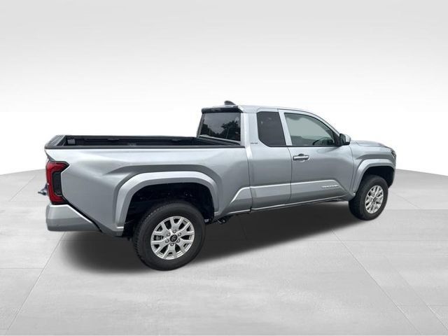 Used 2025 Toyota Tacoma SR5 AWD/4WD image 4