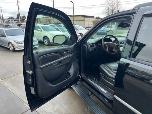 Used 2011 GMC Yukon XL Denali image 10