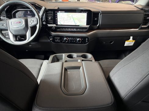Used 2025 GMC Sierra 2500 SLE w/ SLE Value Package; AWD/4WD image 17