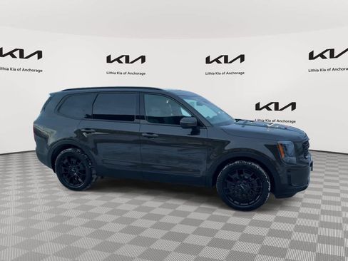 Used 2022 Kia Telluride EX w/ EX Premium Package image 2