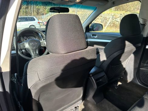 Used 2014 Subaru Outback 2.5i w/ Alloy Wheel Package image 9