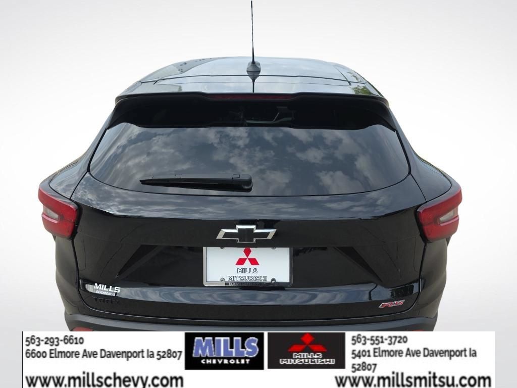Used 2025 Chevrolet Trax RS w/ Sunroof Package FWD image 4