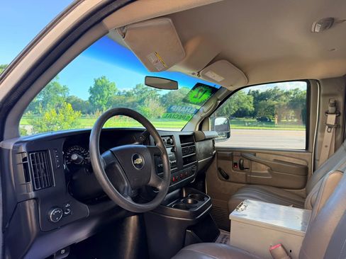 Used 2012 Chevrolet Express 2500 RWD image 9