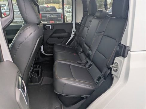 New 2025 Jeep Gladiator Sport image 14