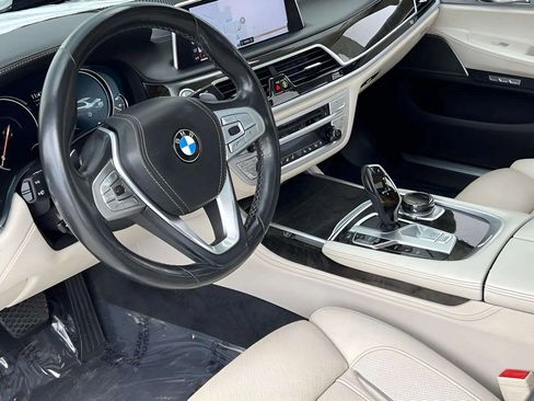 Used 2018 BMW 740e xDrive AWD/4WD image 9