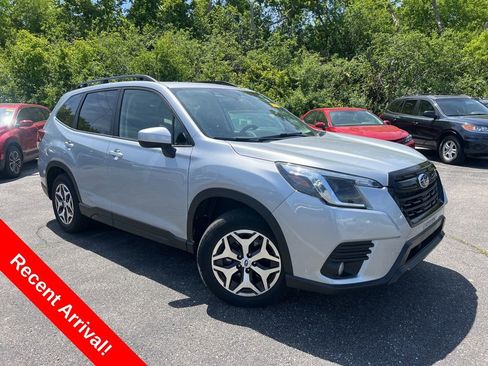 Used 2023 Subaru Forester Premium AWD/4WD image 1