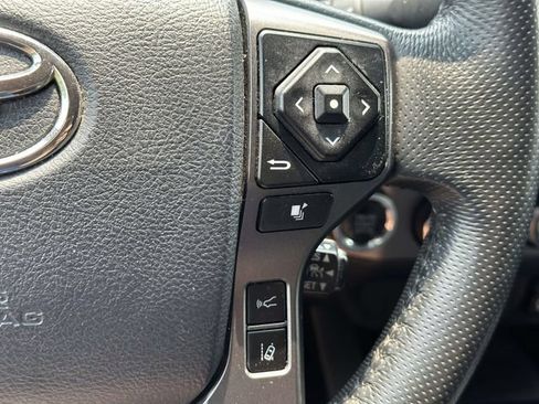 Used 2018 Toyota Tacoma TRD Sport AWD/4WD image 24