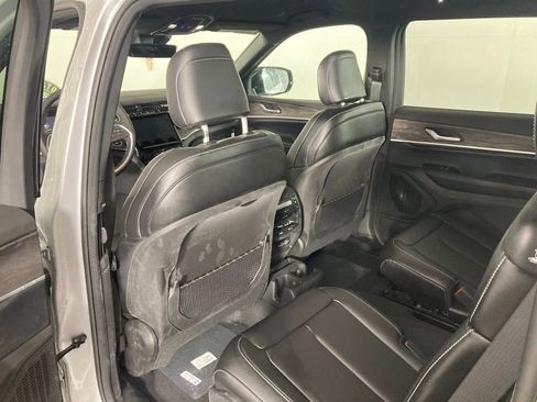 New 2025 Jeep Grand Cherokee L Limited w/ Trailer Tow Package AWD/4WD image 13