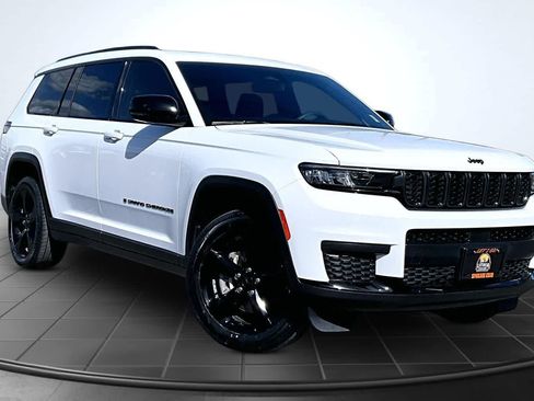 Used 2023 Jeep Grand Cherokee L Laredo AWD/4WD image 22