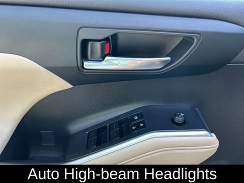 Used 2023 Toyota Highlander L image 18