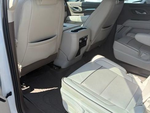 Used 2024 GMC Yukon Denali w/ Advanced Technology Package AWD/4WD image 10