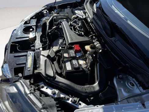 Used 2018 Nissan Rogue SV FWD image 60