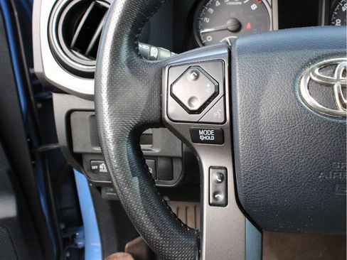 Used 2019 Toyota Tacoma TRD Sport AWD/4WD image 16