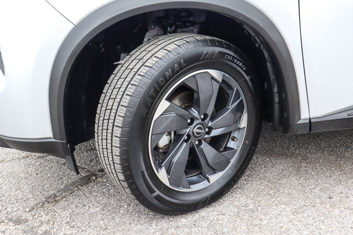 Used 2025 Nissan Rogue SV FWD image 17