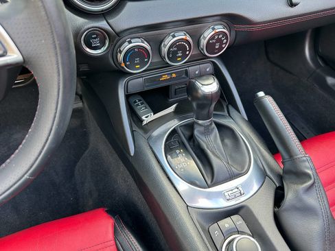 Used 2018 FIAT 124 Spider Abarth image 35