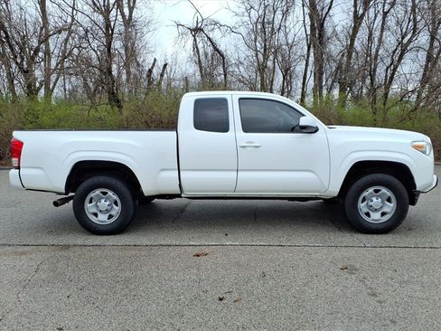 Used 2016 Toyota Tacoma SR w/ SR Convenience Package image 26