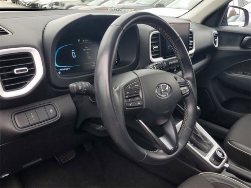 Used 2023 Hyundai Venue Limited image 9