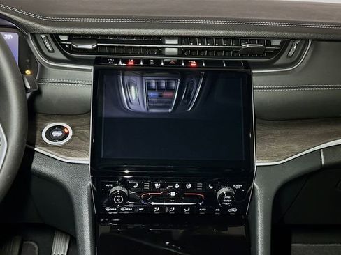 New 2025 Jeep Grand Cherokee L Limited w/ Luxury Tech Group II image 9