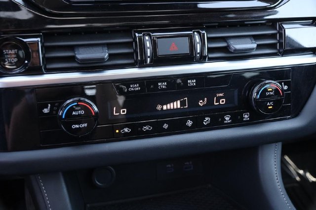 Certified 2025 Nissan Pathfinder SV w/ SV Premium Package FWD image 21