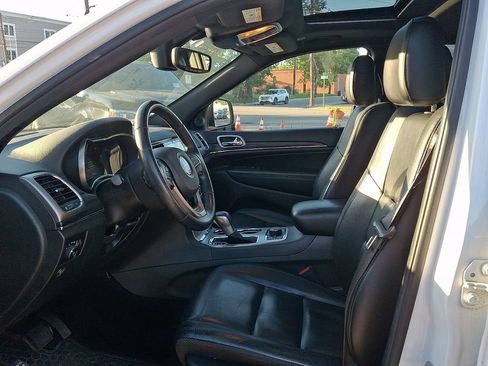 Used 2019 Jeep Grand Cherokee Limited AWD/4WD image 10