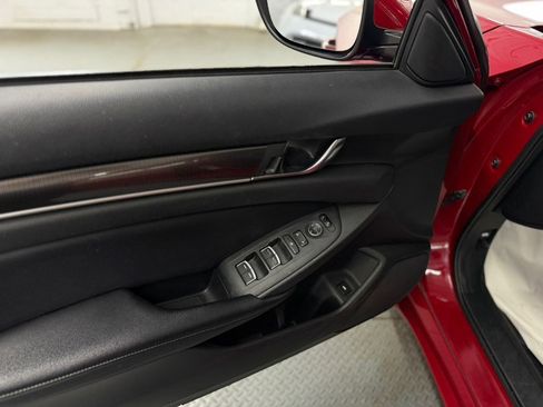 Used 2018 Honda Accord Sport image 25