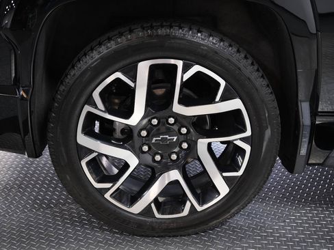 Used 2025 Chevrolet Silverado EV RST AWD/4WD image 27