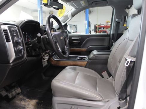 Used 2018 Chevrolet Silverado 1500 LTZ w/ Sport Package AWD/4WD image 13