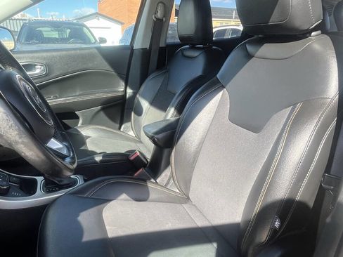 Used 2019 Jeep Compass Latitude w/ Cold Weather Group AWD/4WD image 15