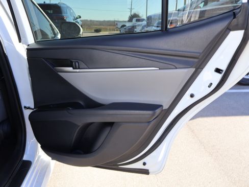 Used 2025 Toyota Camry LE w/ Convenience Package image 13