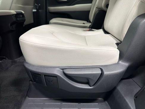 Used 2025 Toyota Grand Highlander AWD image 46