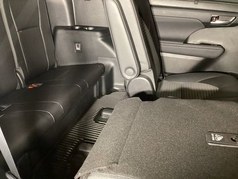 Certified 2023 Toyota Highlander XSE image 5