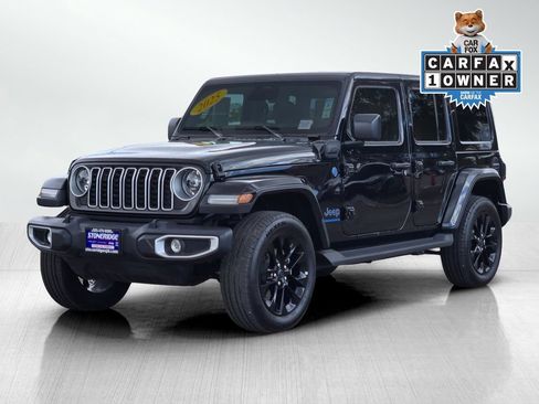 Used 2025 Jeep Wrangler Unlimited Sahara AWD/4WD image 8