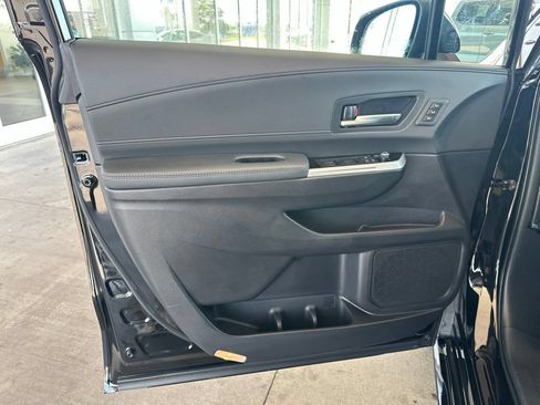 Used 2026 Toyota Sienna Limited FWD image 11
