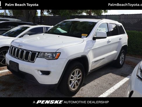 Used 2019 Jeep Grand Cherokee Laredo image 1