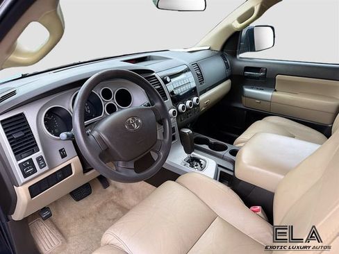 Used 2008 Toyota Sequoia SR5 w/ Moonroof & Roof Rack Pkg RWD image 10