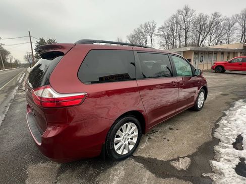 Used 2016 Toyota Sienna LE image 4