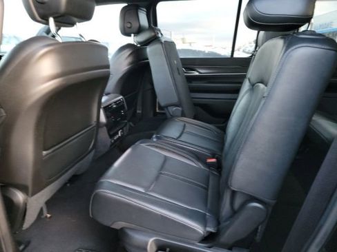 Used 2023 Jeep Wagoneer L Series II image 8