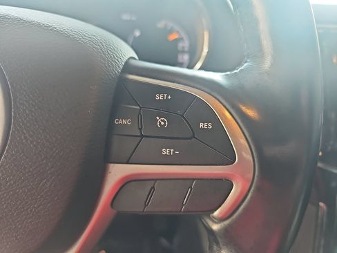 Used 2022 Jeep Grand Cherokee Laredo X AWD/4WD image 18