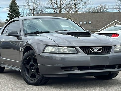 Used 2004 Ford Mustang Coupe image 2