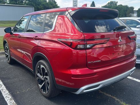 Used 2023 Mitsubishi Outlander SE FWD image 3