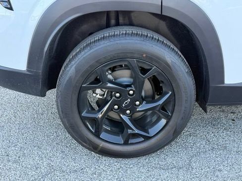Used 2026 Chevrolet Trax LT w/ Midnight Edition FWD image 9