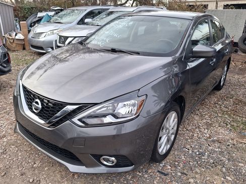 Used 2019 Nissan Sentra SV image 2