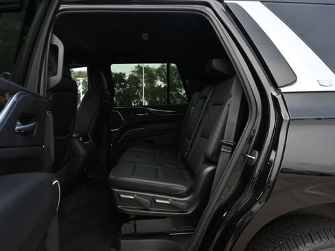 Used 2023 Cadillac Escalade Luxury AWD/4WD image 20