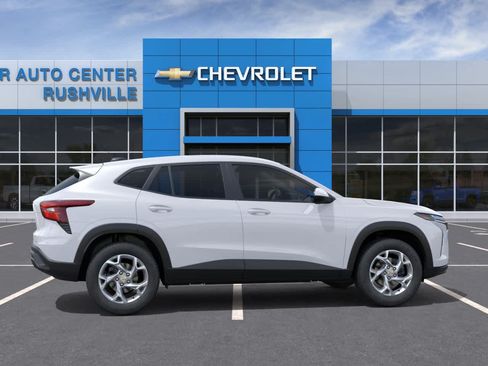 New 2026 Chevrolet Trax LS w/ LS Convenience Package FWD image 5