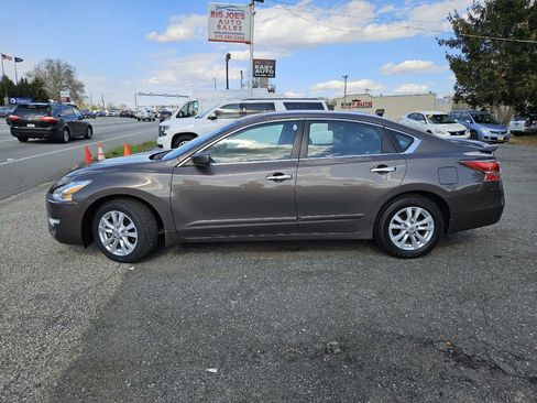 Used 2014 Nissan Altima 2.5 S w/ Sport Value Package image 2